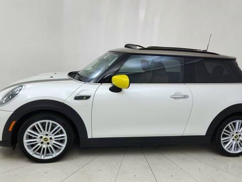 Used 2024 MINI Cooper SE w/ Signature Upholstery Package image 3