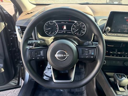 Used 2022 Nissan Rogue SV FWD image 17