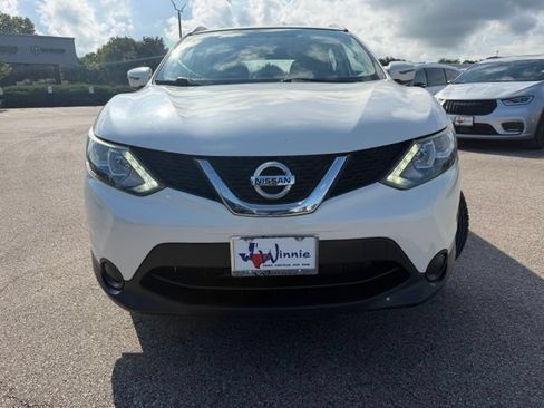 Used 2017 Nissan Rogue Sport SV FWD image 2