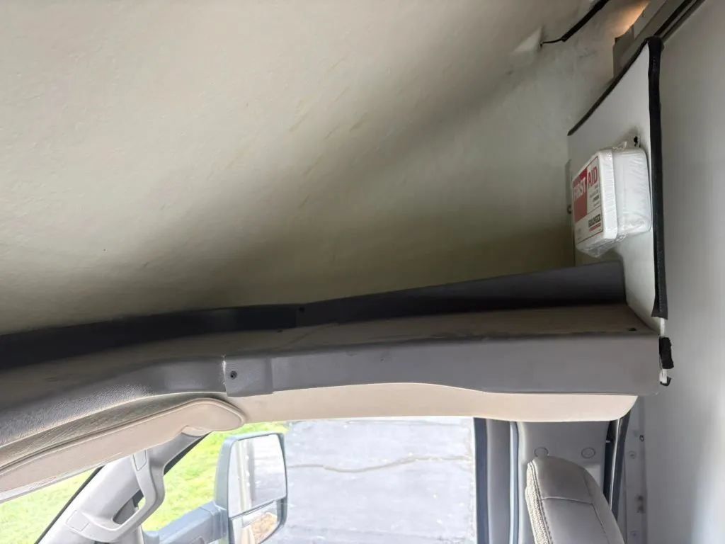 Used 2022 Chevrolet Express 4500 w/ Power Convenience Package RWD image 25