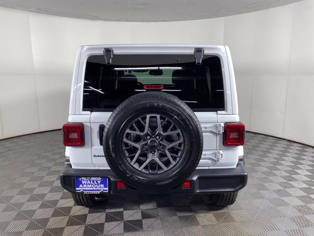Used 2026 Jeep Wrangler Unlimited Sahara AWD/4WD image 9