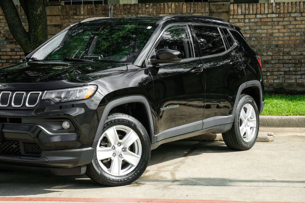 Used 2022 Jeep Compass Latitude AWD/4WD image 13