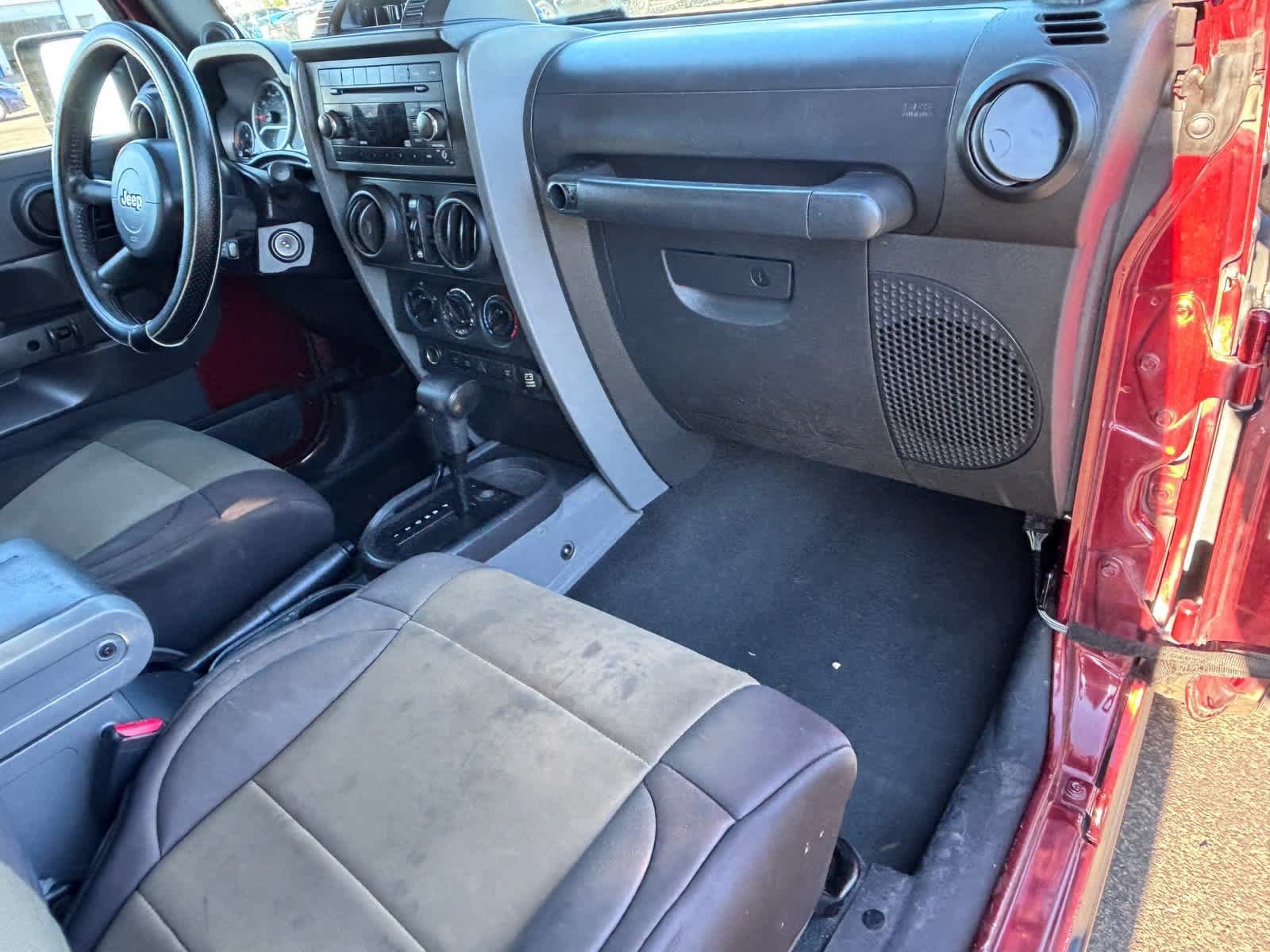Used 2007 Jeep Wrangler Unlimited Rubicon w/ Dual Top Group AWD/4WD image 9