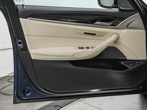 Certified 2023 BMW 530e w/ Premium Package image 22