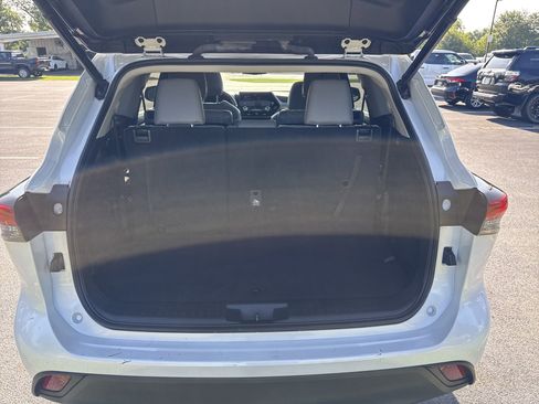 Used 2023 Toyota Highlander Bronze Edition image 39