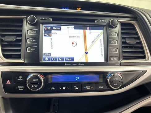 Used 2018 Toyota Highlander XLE AWD/4WD image 16