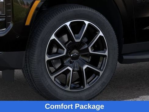 New 2026 Chevrolet Suburban RST w/ RST Capability Package AWD/4WD image 10