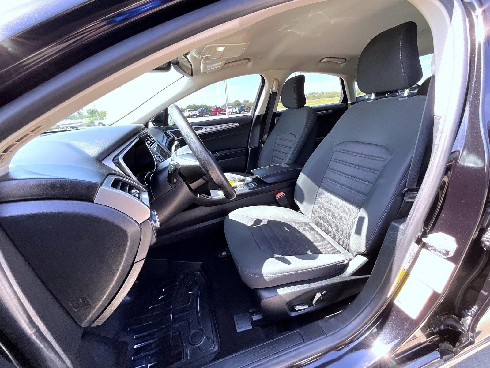 Used 2019 Ford Fusion SE FWD image 10