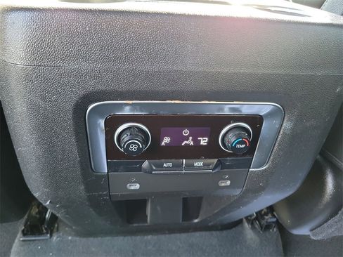 Used 2021 Chevrolet Suburban Z71 image 20