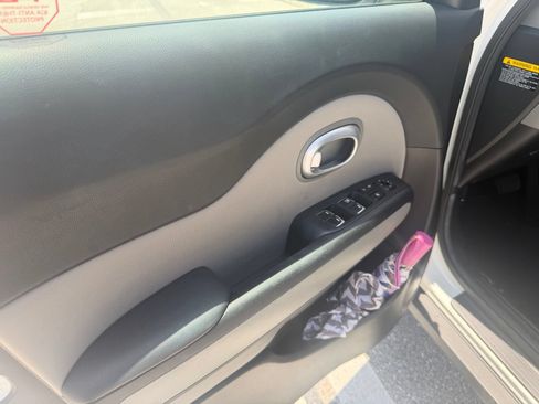 Used 2018 Kia Soul FWD image 16