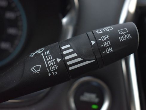 Used 2023 Chevrolet Traverse LT FWD image 25