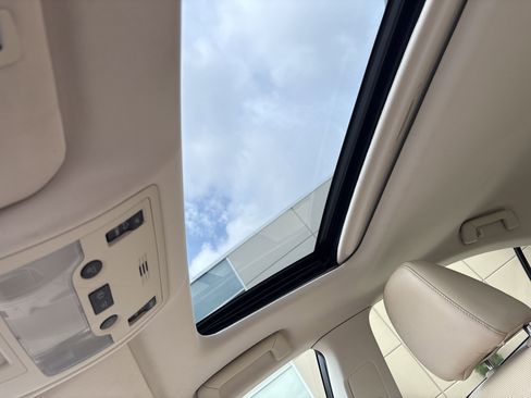 Used 2014 Lexus ES 350 w/ Luxury Package image 28