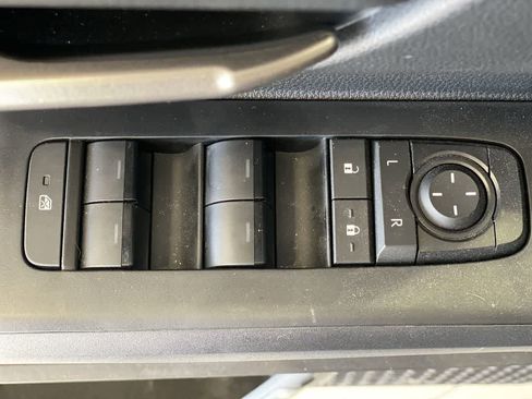 Certified 2025 Toyota Tacoma TRD Off-Road AWD/4WD image 15
