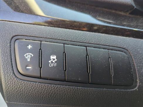 Used 2014 Kia Cadenza Premium w/ Luxury Package FWD image 11