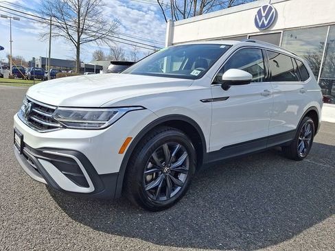 Used 2023 Volkswagen Tiguan SE image 3