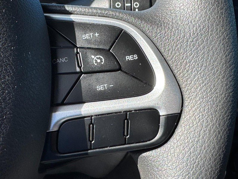 Used 2023 Jeep Renegade Latitude AWD/4WD image 18