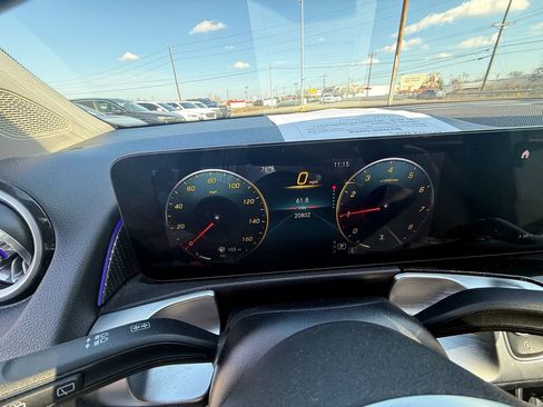 Used 2022 Mercedes-Benz GLB 250 image 17