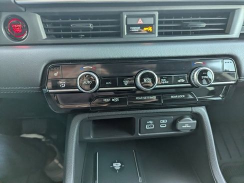 Used 2024 Honda Pilot Touring image 13