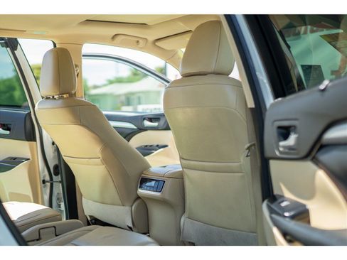 Used 2017 Toyota Highlander XLE FWD image 34