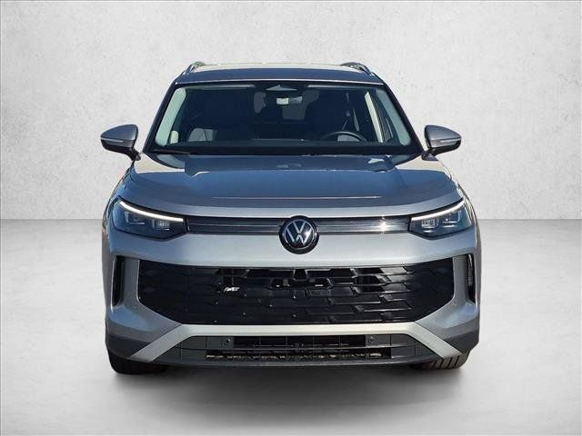 Used 2026 Volkswagen Tiguan SE FWD image 2