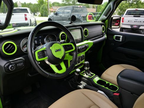 Used 2019 Jeep Wrangler Unlimited Sahara w/ Quick Order Package 24M Moab AWD/4WD image 21