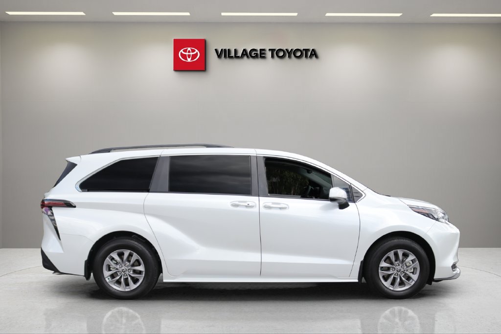 Certified 2026 Toyota Sienna XLE FWD image 6