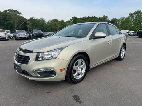 Used 2015 Chevrolet Cruze LT FWD image 1