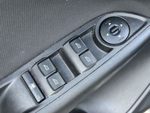 Used 2018 Ford Focus SE FWD image 14