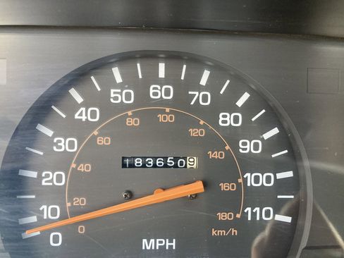 Used 1991 Toyota Pickup Deluxe AWD/4WD image 10
