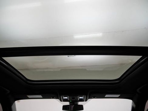 Used 2021 Chevrolet Suburban LT image 28