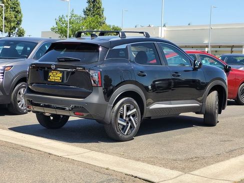 New 2026 Nissan Kicks SV w/ Cold Weather Package FWD image 5