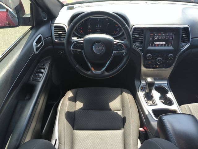 Used 2020 Jeep Grand Cherokee Laredo RWD image 13