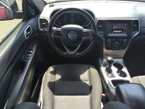 Used 2020 Jeep Grand Cherokee Laredo RWD image 13