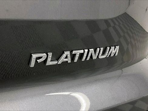 Used 2025 Nissan Pathfinder Platinum image 8