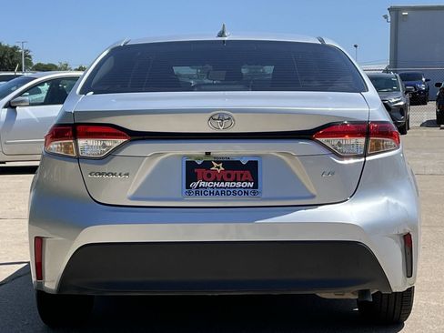 Used 2025 Toyota Corolla LE FWD image 5