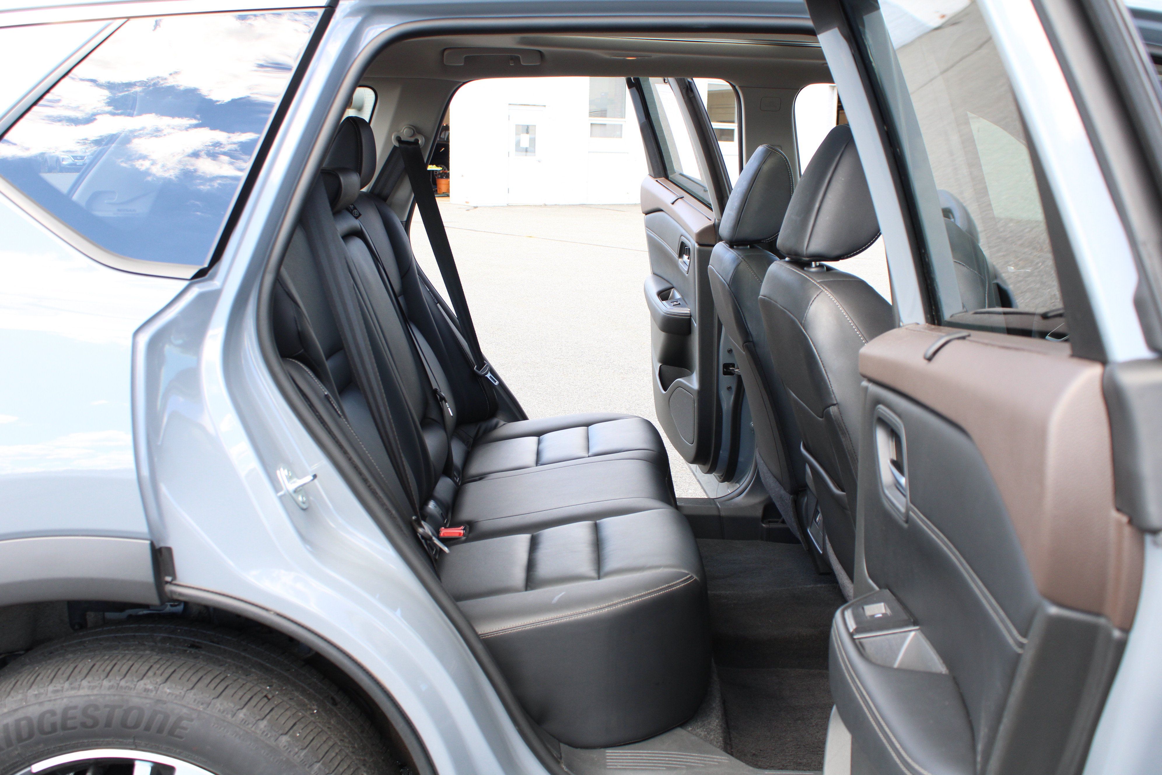 Used 2023 Nissan Rogue SL w/ SL Premium Package AWD/4WD image 17