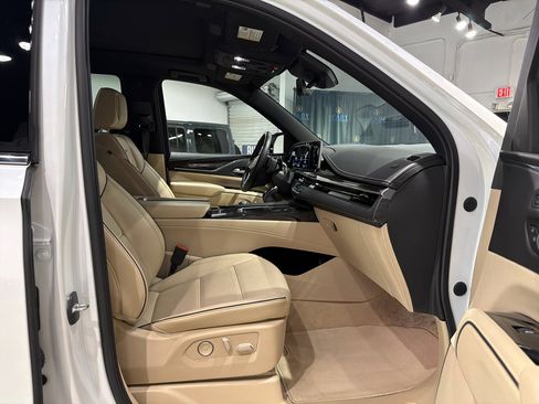 Used 2023 Cadillac Escalade Premium Luxury image 30