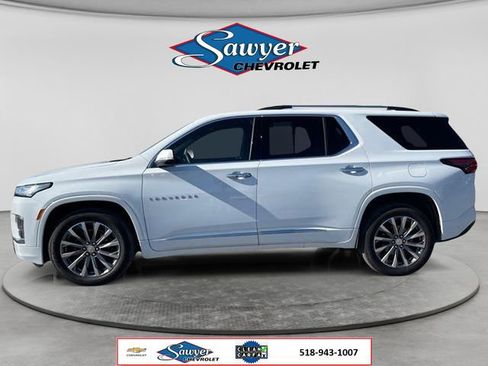 Used 2023 Chevrolet Traverse Premier AWD/4WD image 2