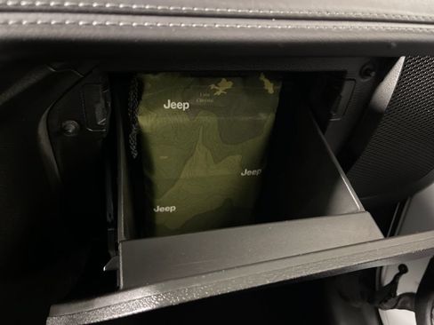 Used 2025 Jeep Wrangler Unlimited Sahara AWD/4WD image 25