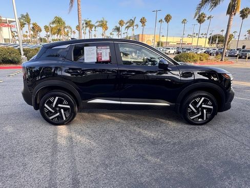 Certified 2025 Nissan Kicks SV FWD image 9