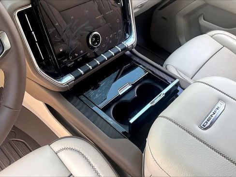 Used 2025 GMC Yukon Denali w/ Denali Reserve Package RWD image 17