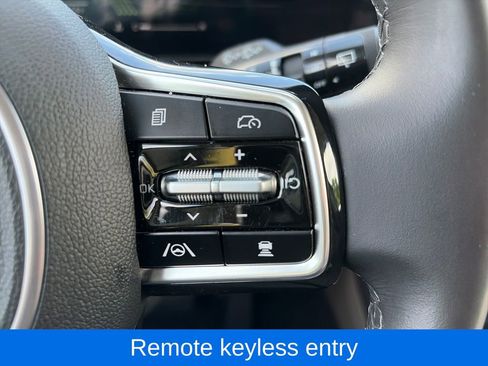 Used 2025 Kia Carnival FWD image 13