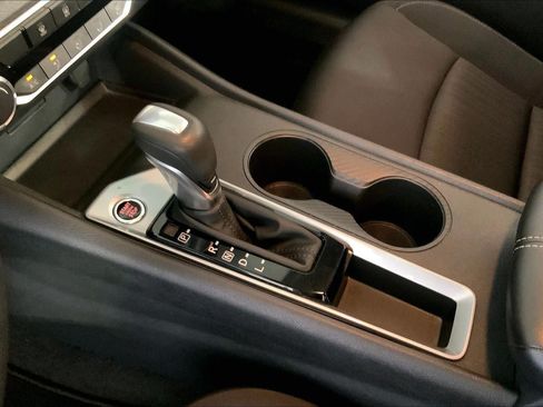 Used 2025 Nissan Altima 2.5 SV FWD image 17