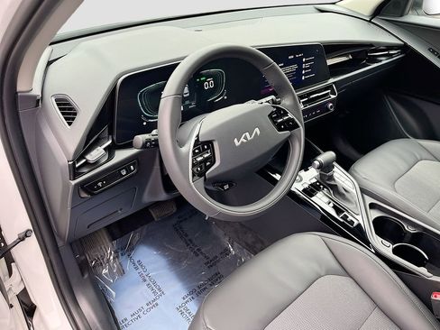 Certified 2024 Kia Niro EX image 8