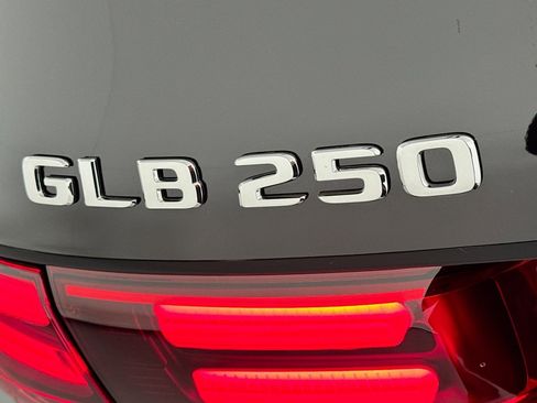 New 2026 Mercedes-Benz GLB 250 image 8