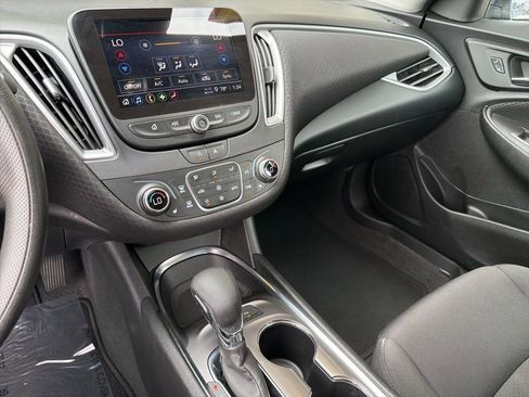 Used 2025 Chevrolet Malibu LT image 15