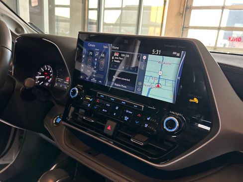 Used 2022 Toyota Highlander Platinum image 21