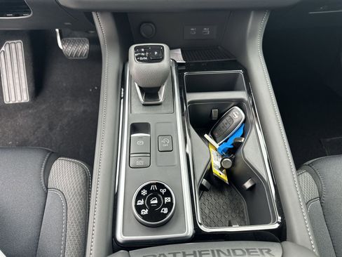 New 2025 Nissan Pathfinder SV image 23