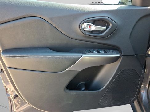 Certified 2019 Jeep Cherokee Latitude Plus image 13