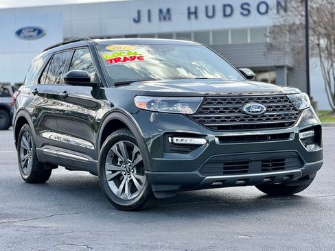 Used 2022 Ford Explorer XLT w/ Equipment Group 202A image 2